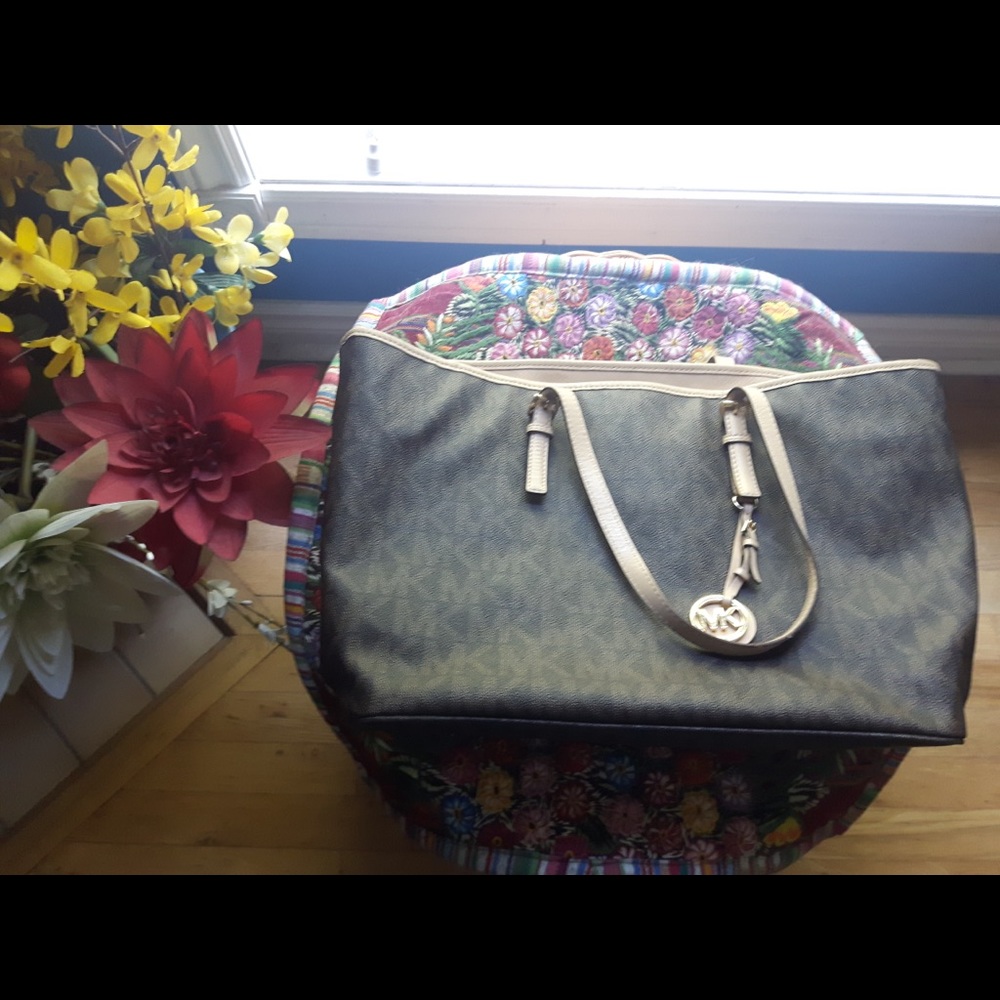 Authentic Michael Kors Jet Set Tote